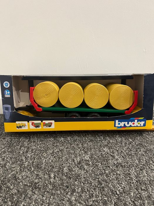 Przyczepa z belami brudem 02344