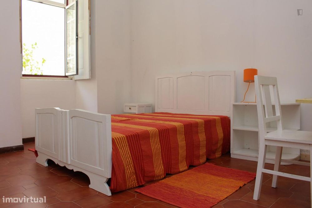 36011 - Quarto com cama de solteiro em...
