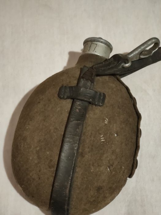 Фляга ВермахтHRE39 з часів ВВВ.