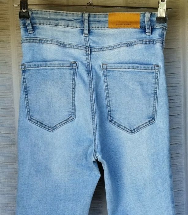 Calças de ganga á boca de sino