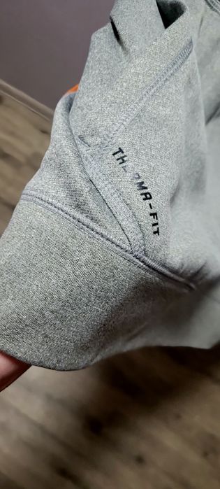Продам кофту Nike
