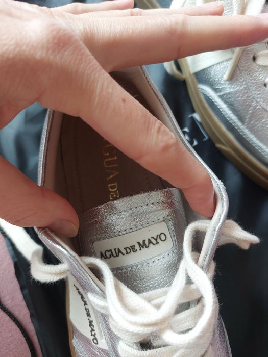 Adidasy Agua de Mayo