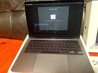 Wyjątkowy MacBook Pro13" M2 2022  16 GB RAM 10-rdzeniowy GPU Touch Bar