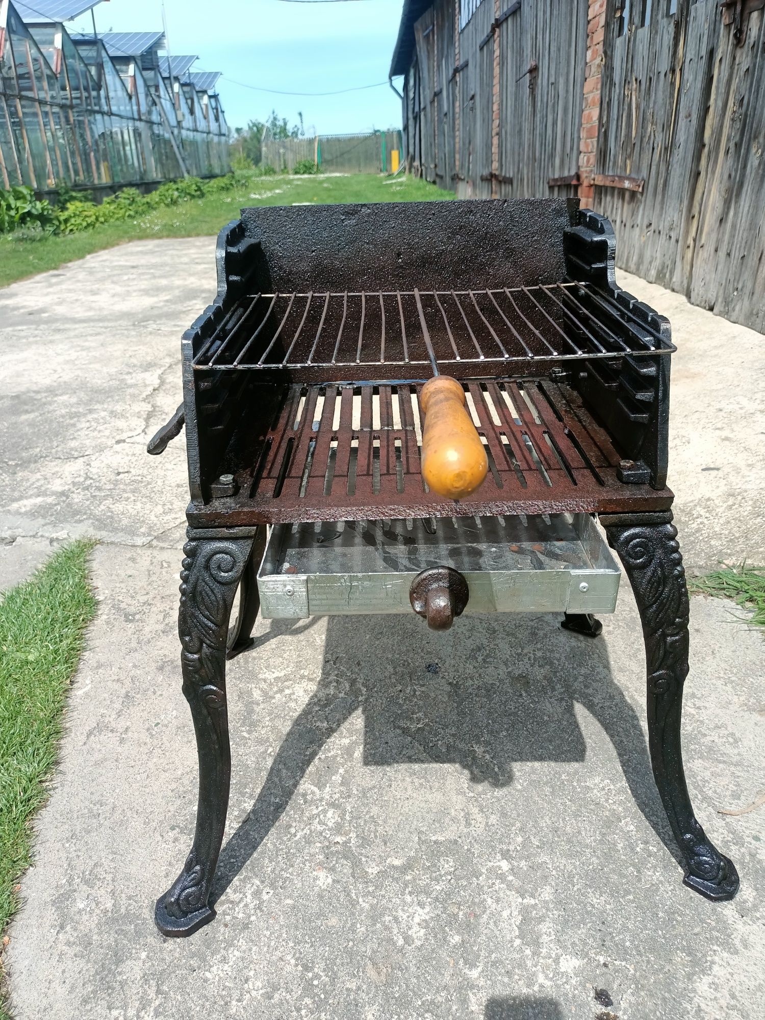 Grill ogrodowy żeliwny