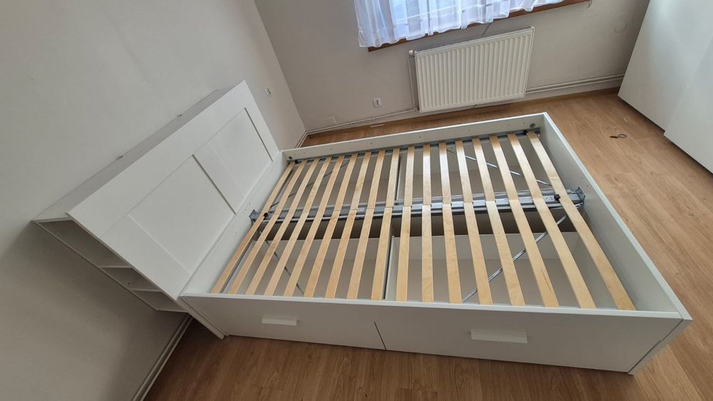 Łóżko z szufladami i zagłowkiem