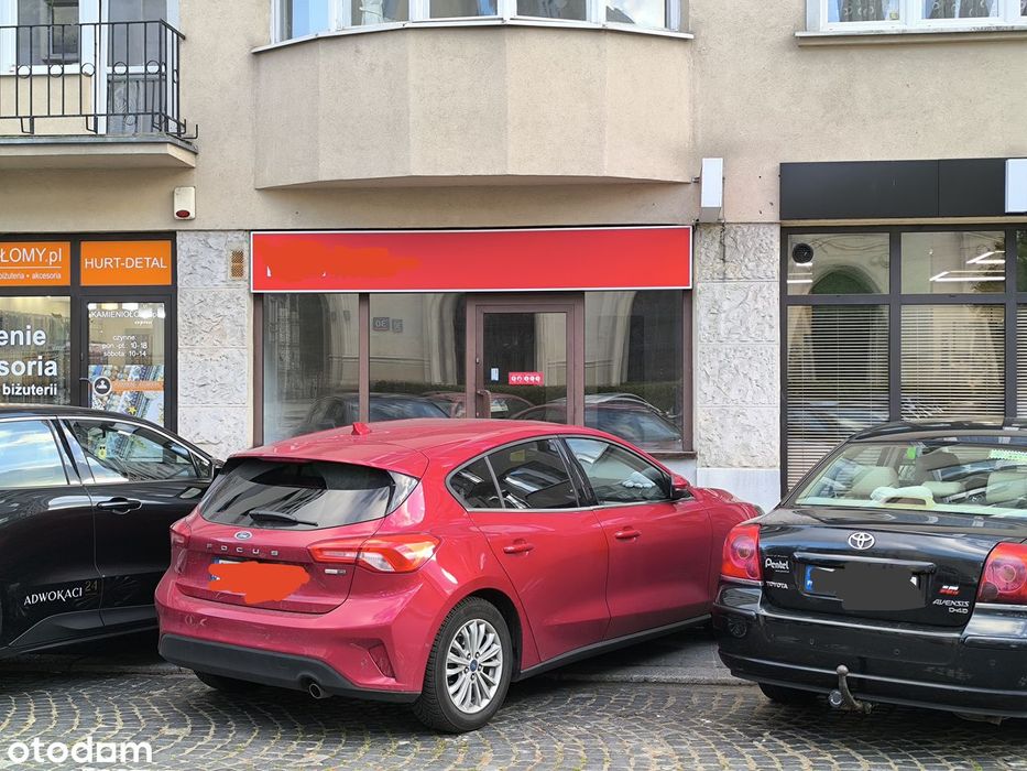 ul. Wspólna 27 - z witryną ( 30 m.kw  parter + 26 m. kw. piwnica )