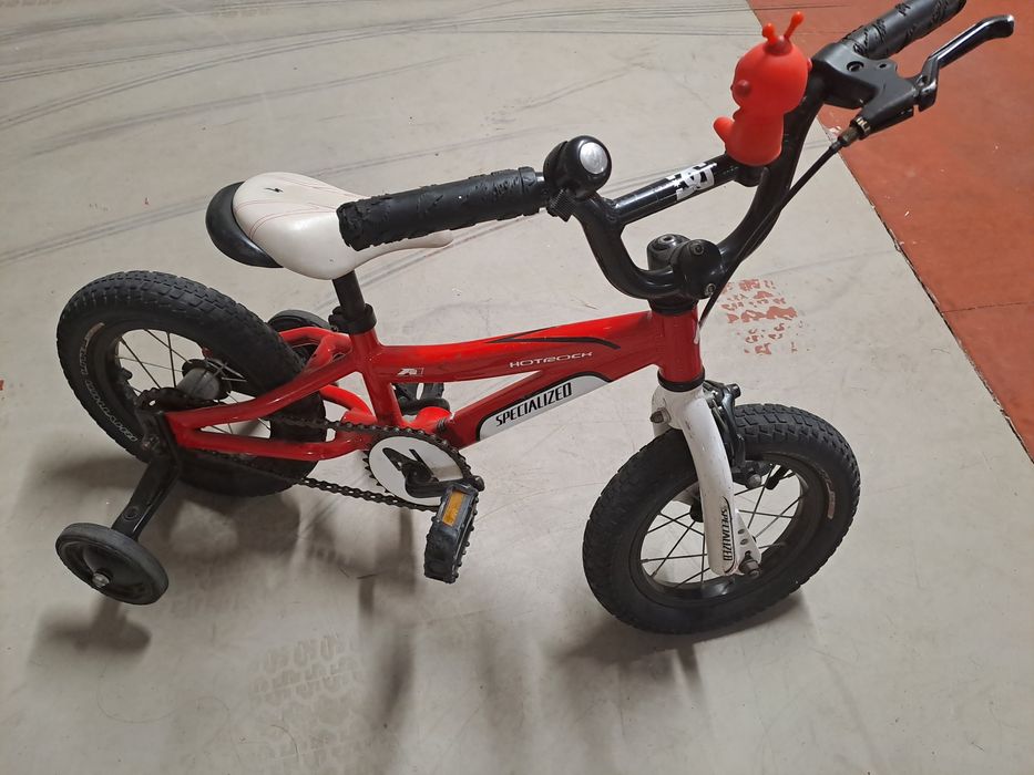 Bicicleta de menino da especialized