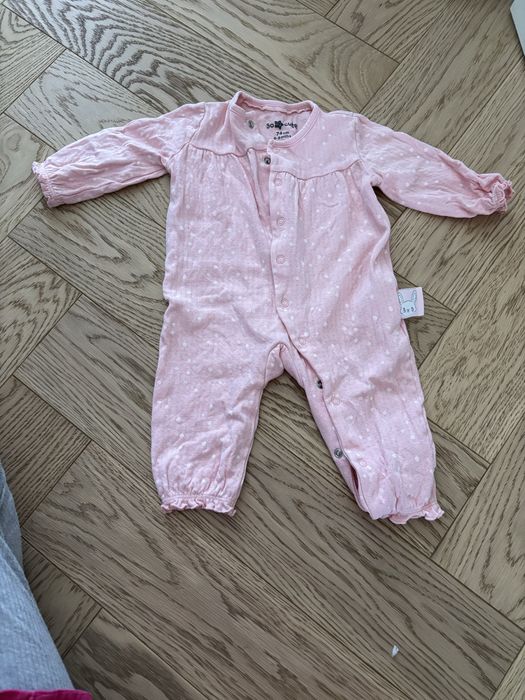 Pizama jednoczesciowa dla niemowlat zapinana na zatrzaski rozmiar 74