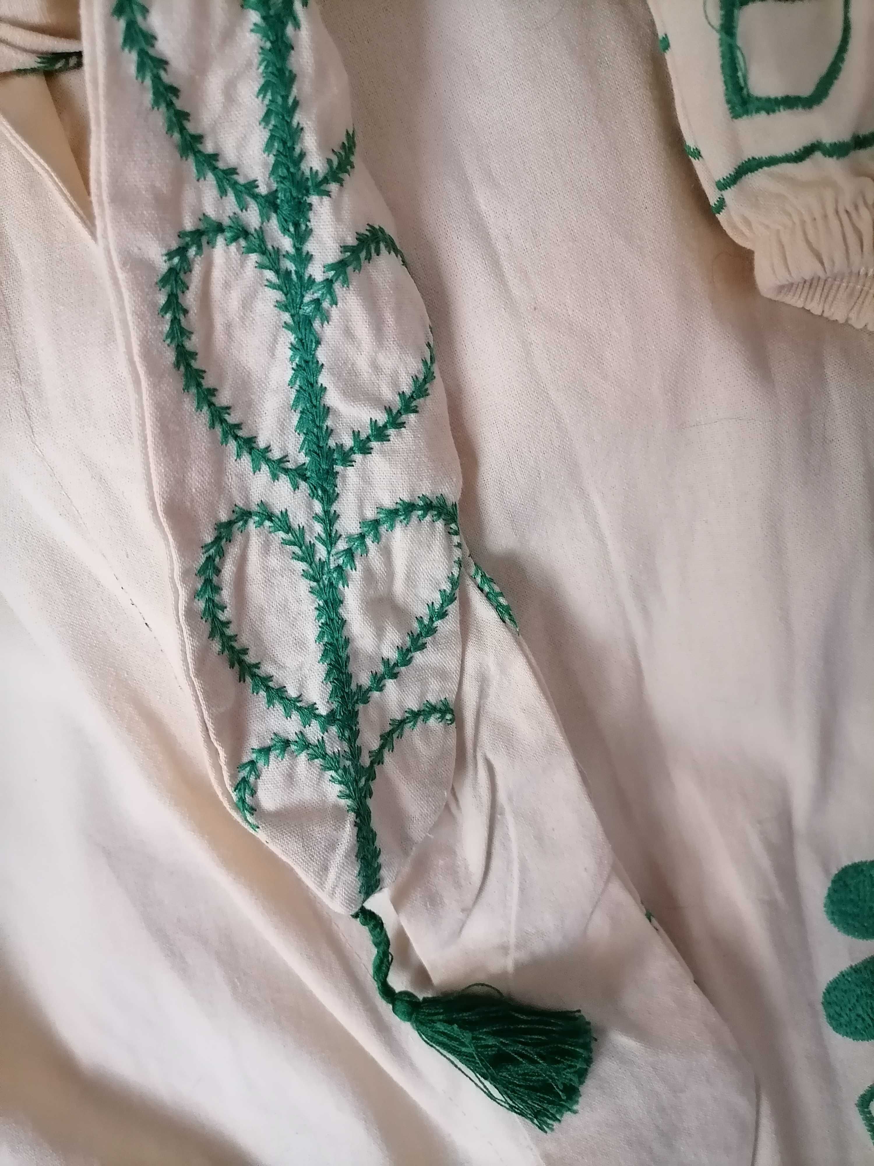 Вишита сукня. Турецького виробництва, тканина натуральна. Розмір 42-44