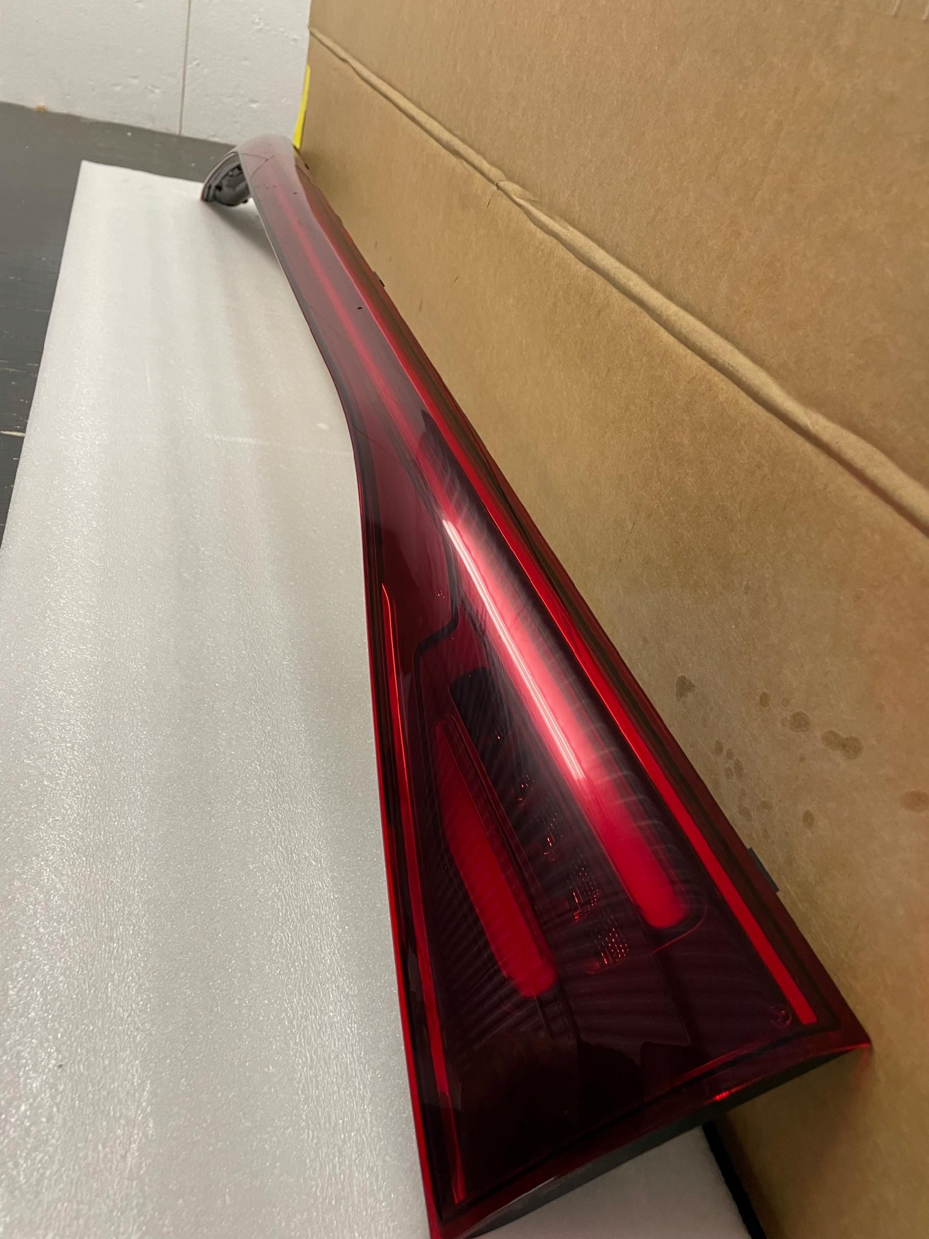 Lampa tylna blenda klapy mercedes EQB 250 LED Oryginał