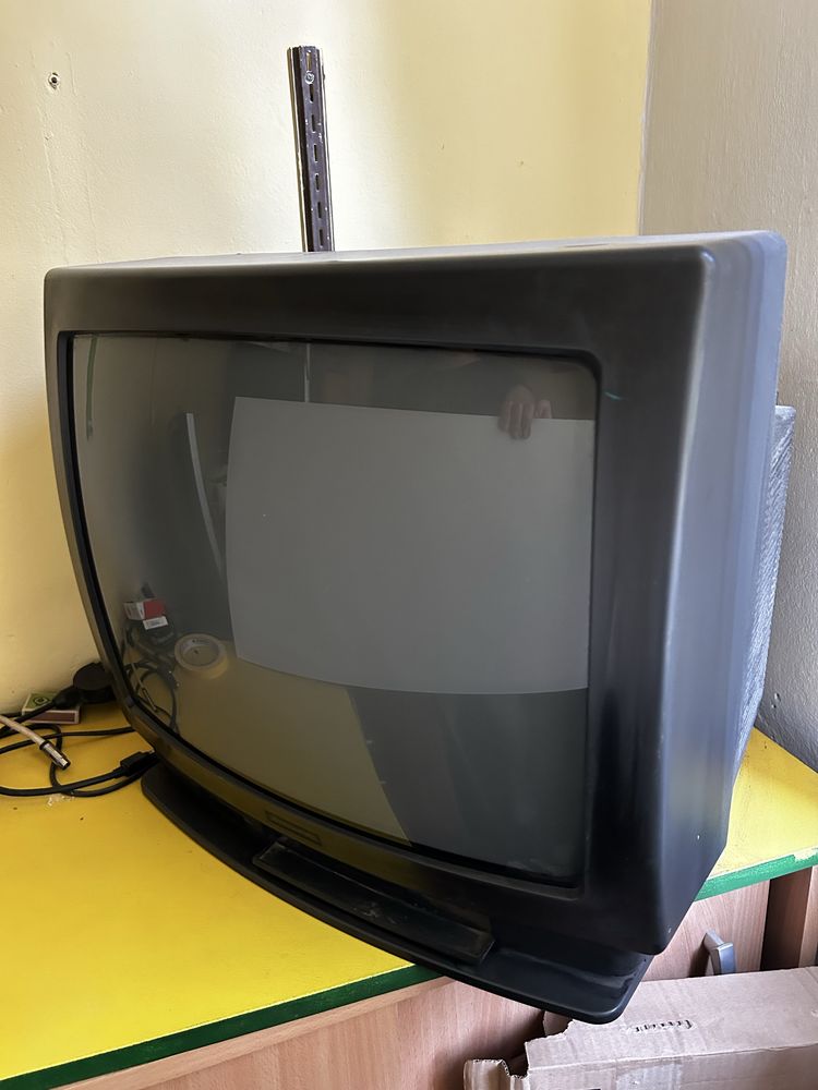 Stary Telewizor HCM kineskopowy