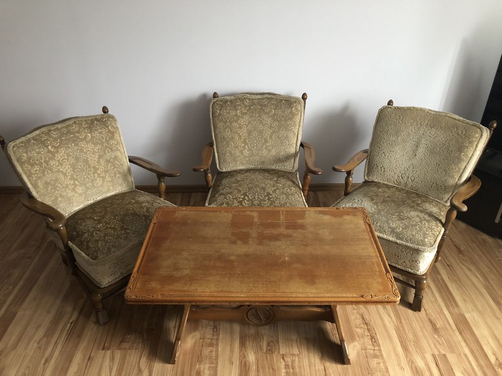 fotele stolik drewno retro