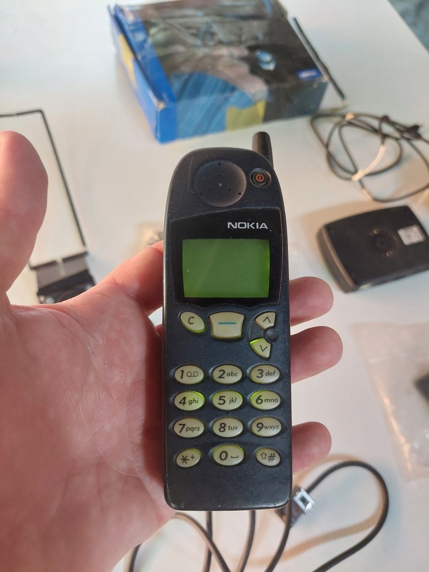 Stary  Zestaw Nokia 5110 + oryginalny car kit (zestaw głośnomówiący) +