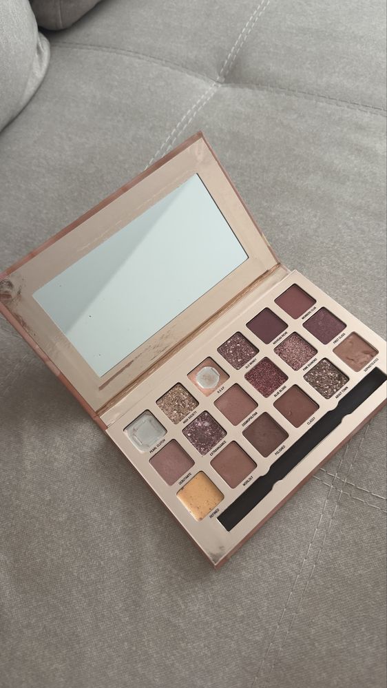 Палетка тіней для повік W7 Indulgent Socialite Multi Textured­ Pressed