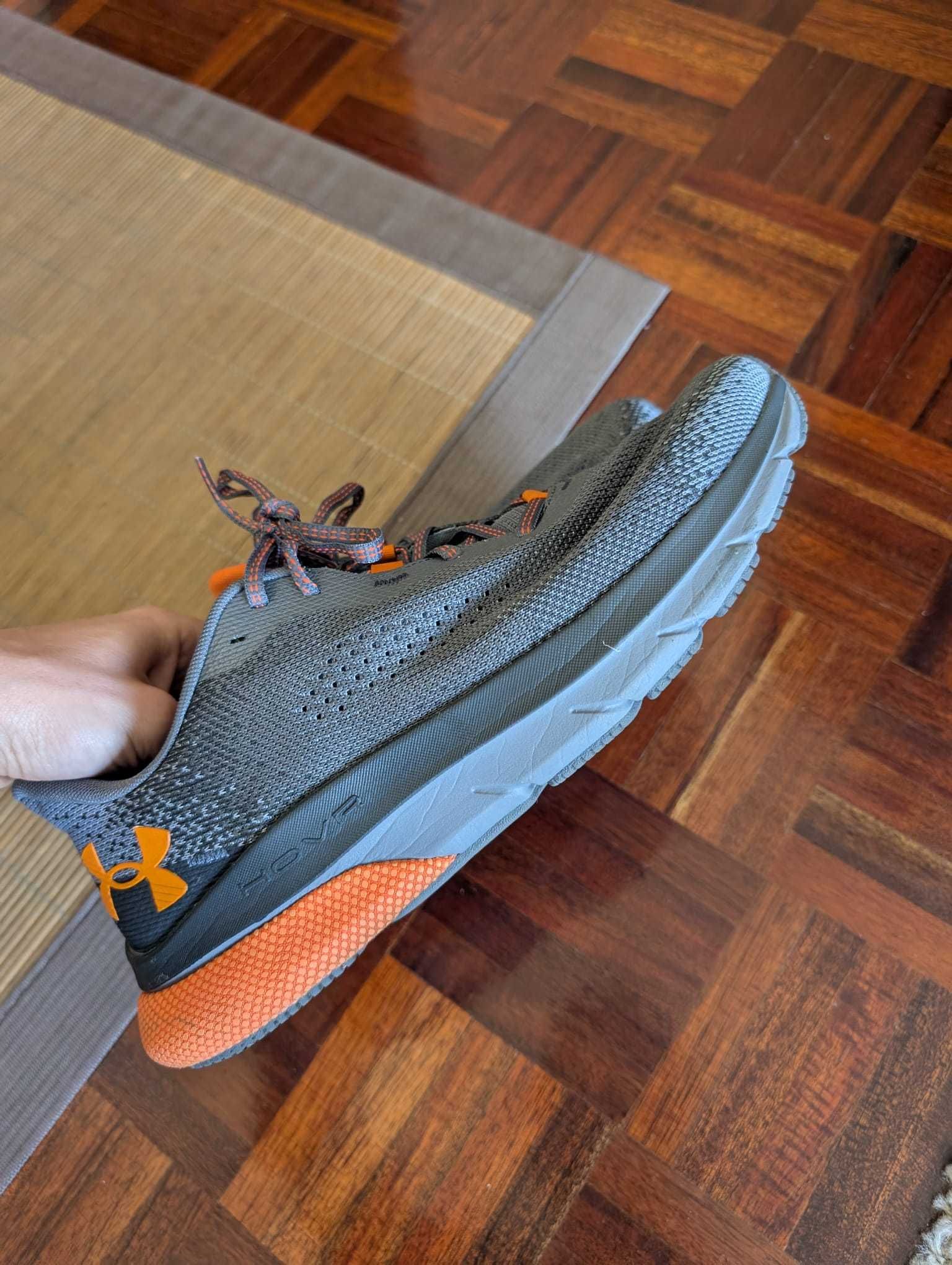 Ténis Under Armour HOVR Turbulence 2 (44.5) - Novos!