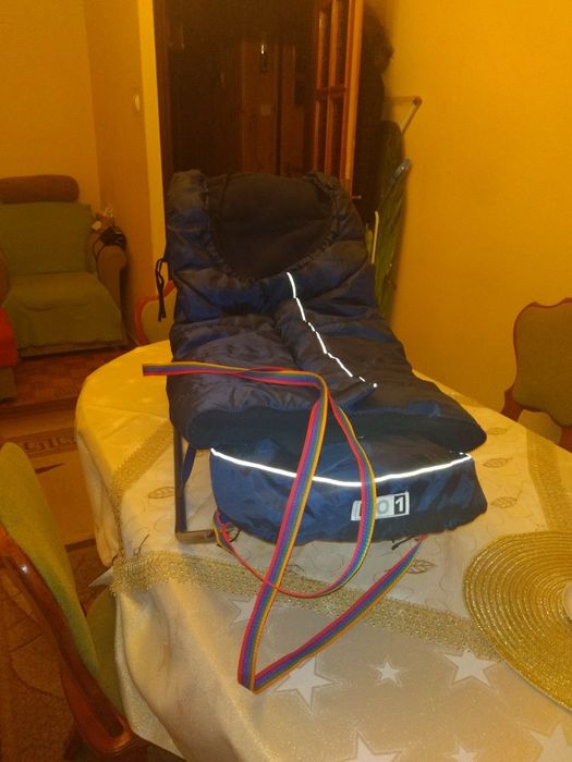 Sanki drewniane z metalowym oparciem i płozami