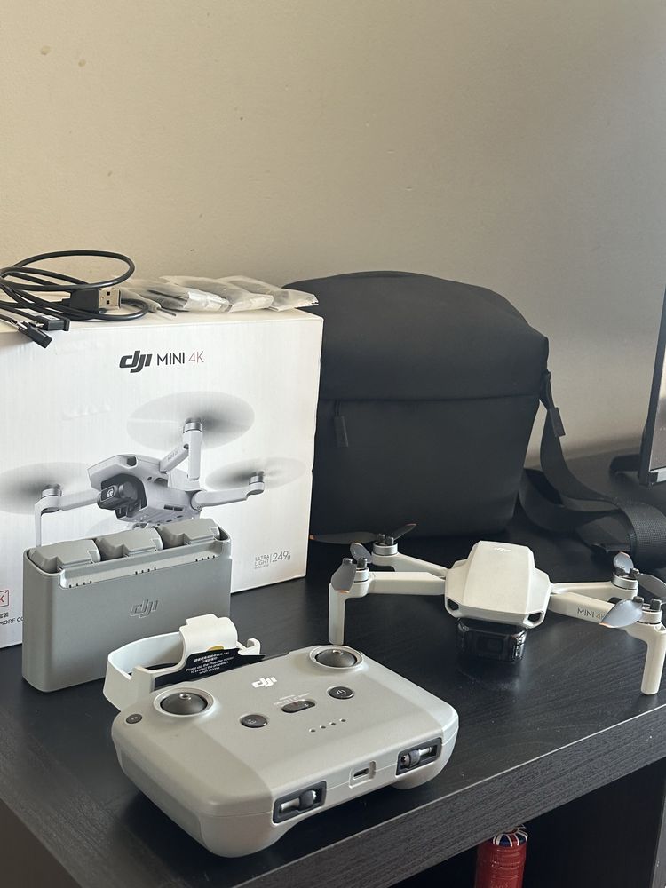 Drone DJI Mini 4K - Fly More Combo