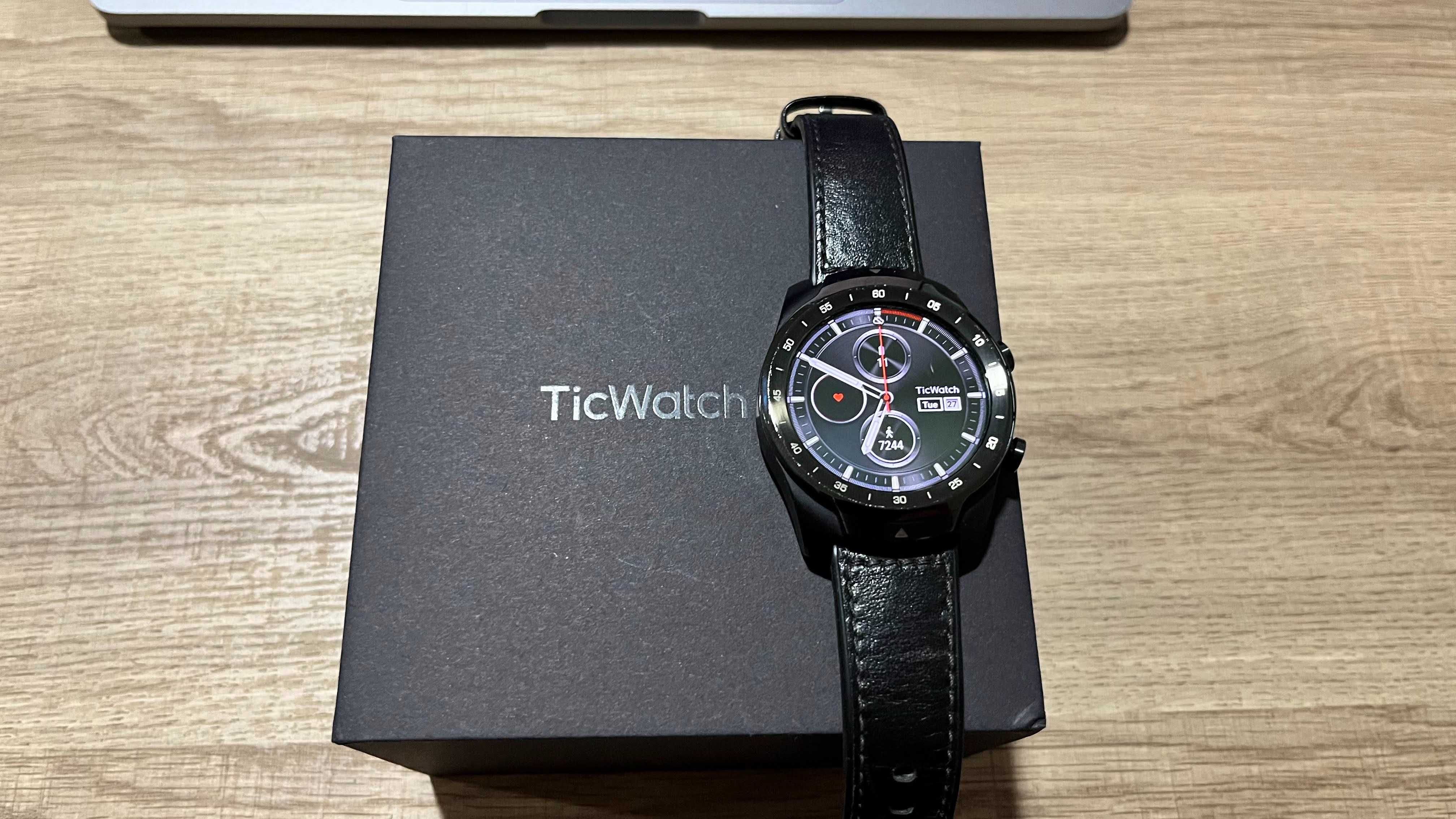 TicWatch Pro 2020 - GPS and Health sensors - Wear OS by Google