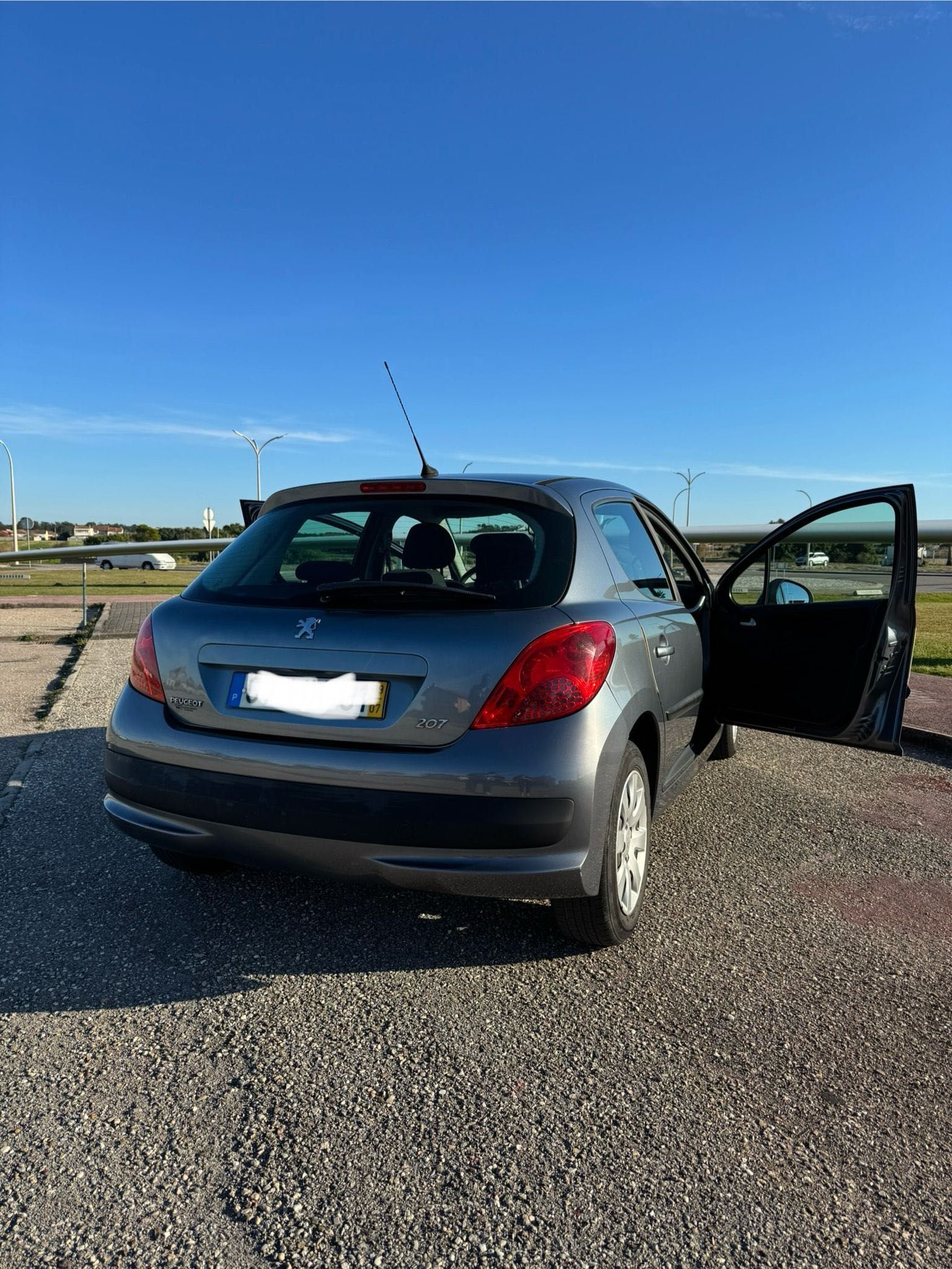 Peugeot 207 cinza