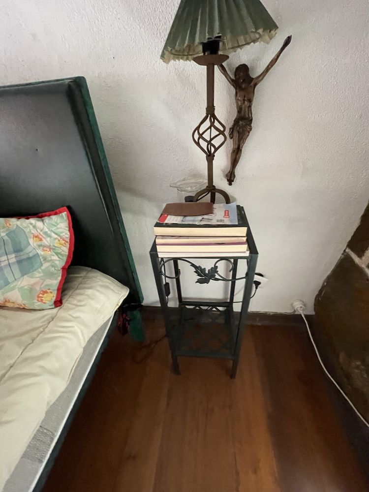 Conjunto Cama ferro forjado e mesinhas cabeceira