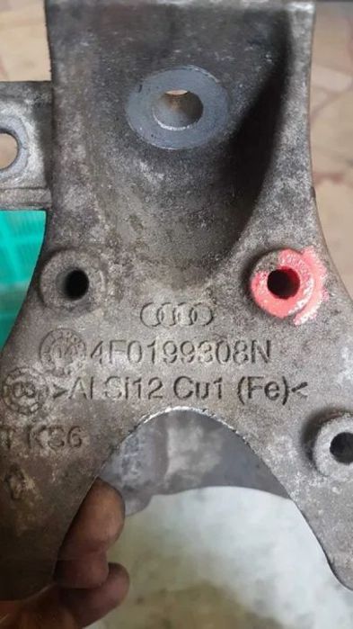 audi a6 c6 2.4v6 łapa silnika 4f0199308n