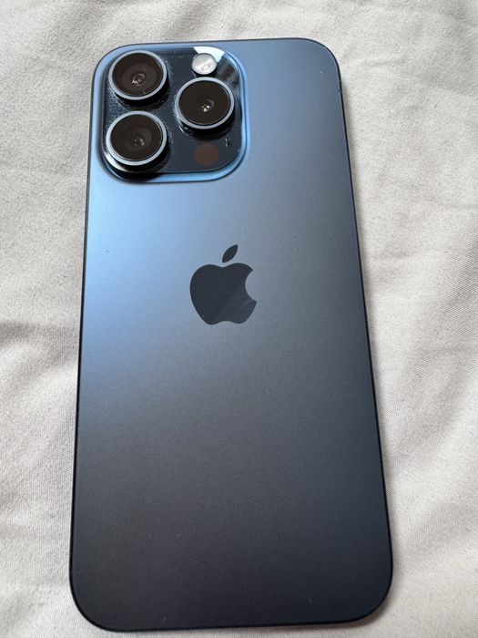 Iphone 15 pro stan idealny niebieski granat 128 gb apple telefon