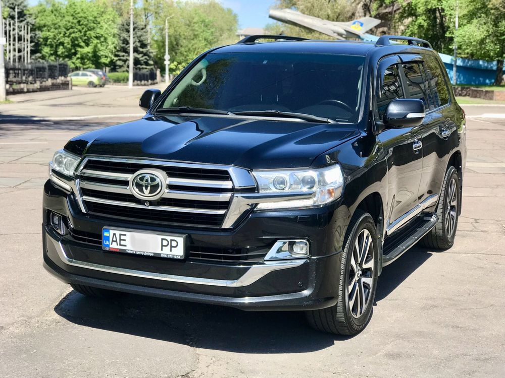 Продам Toyota Land Cruiser 200 2015 года 4.5 Дизель