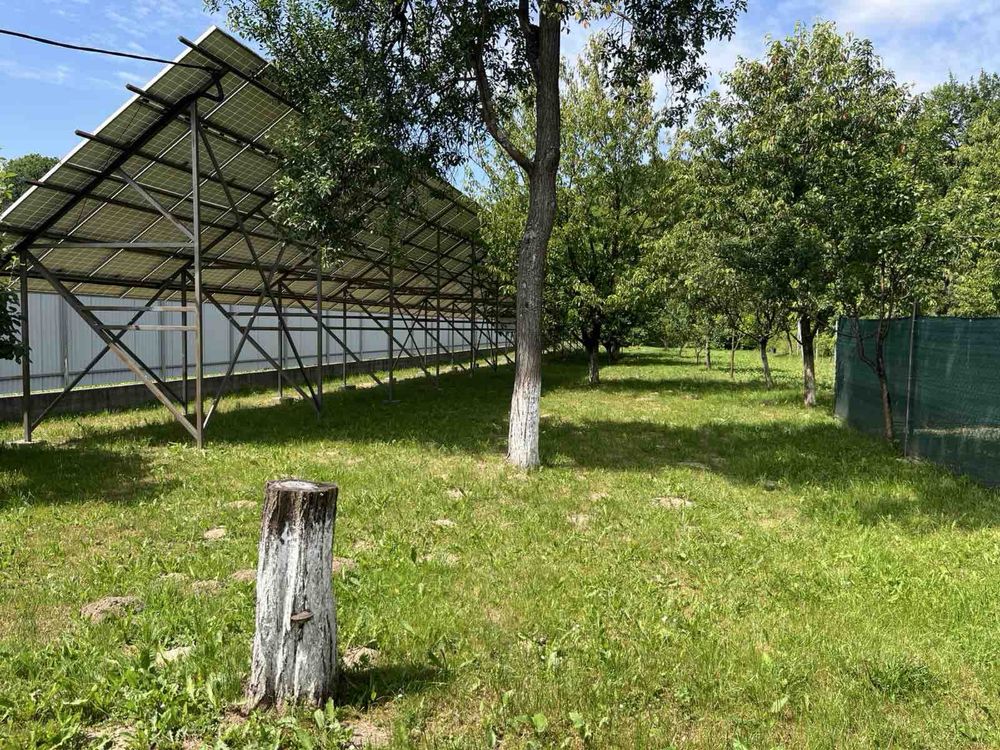 Продаж будинку з сонячними панелями