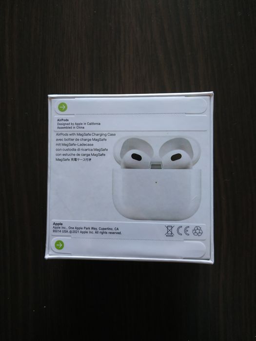 Słuchawki bezprzewodowe AirPods 3 generacji z etui ładującym MagSafe