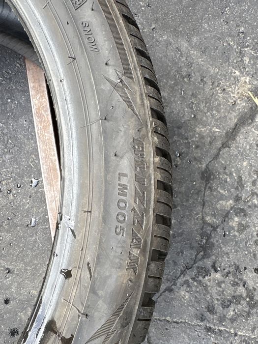 Opona 225/40R19 Brigdestone Blizzak LM005