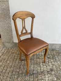 Conj. 6 cadeiras em madeira com estofo em pele