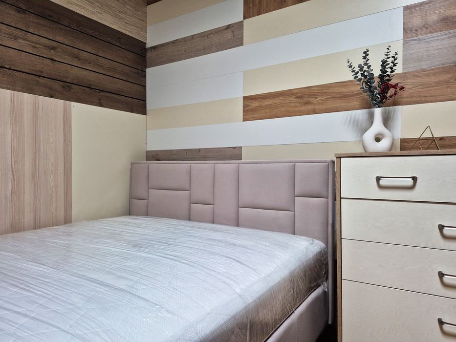 Ліжко   з матрацом в наявності