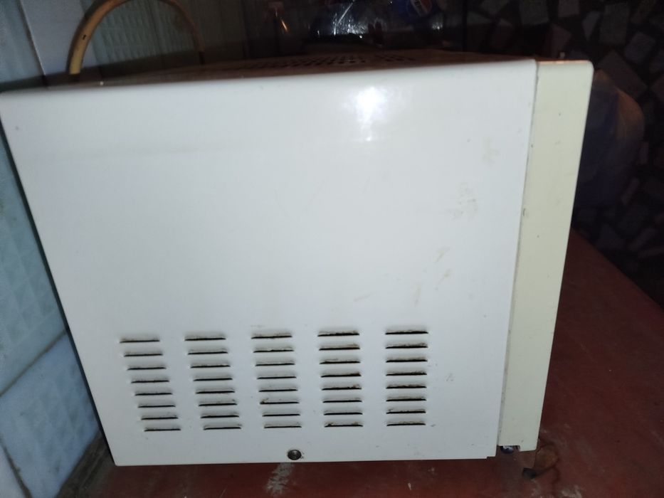 Мікрохвильова піч Elenberg