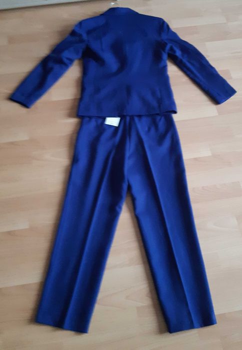 Garnitur damski ze spodniami