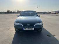 Opel Vectra на повному ходу