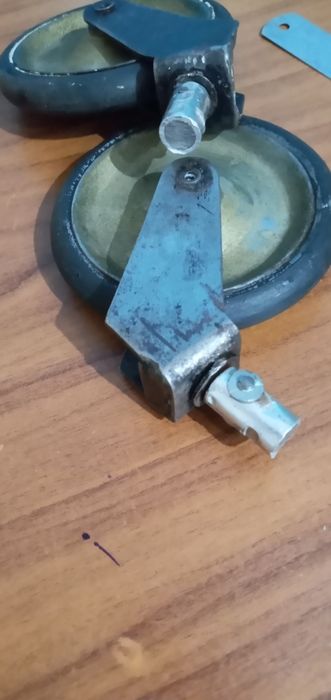 Колеса 2 шт  на литой резине