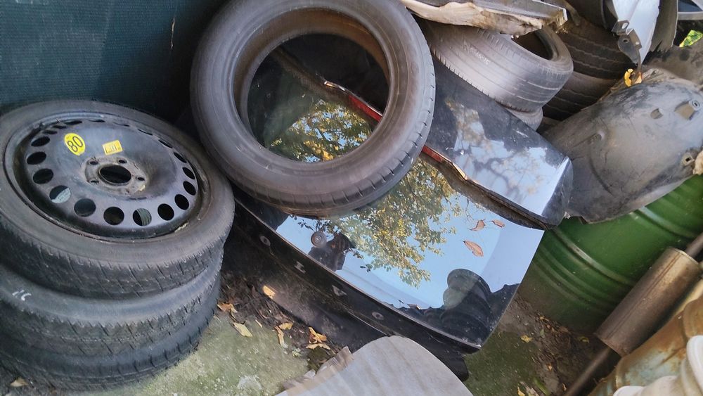 Vidro da mala e alerom e terceiro stop Volvo V40