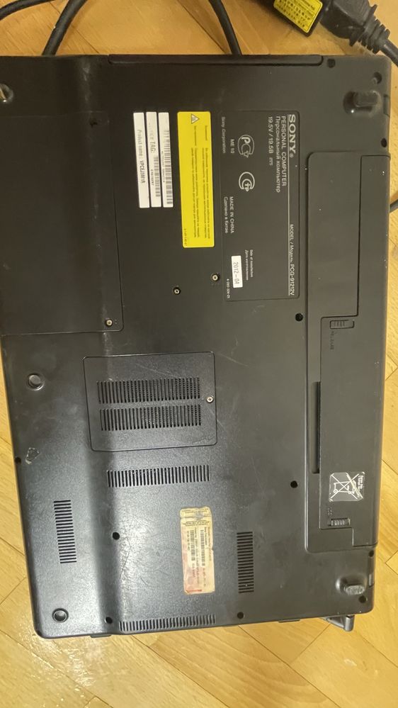 Продаю ноутбук SONY 4 gb ОЗУ, 120 SSD