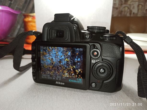 Nikon D3100 body + бустер