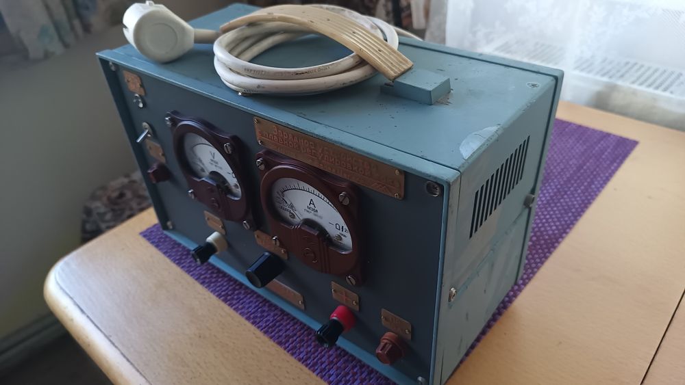 Зарядное устройство