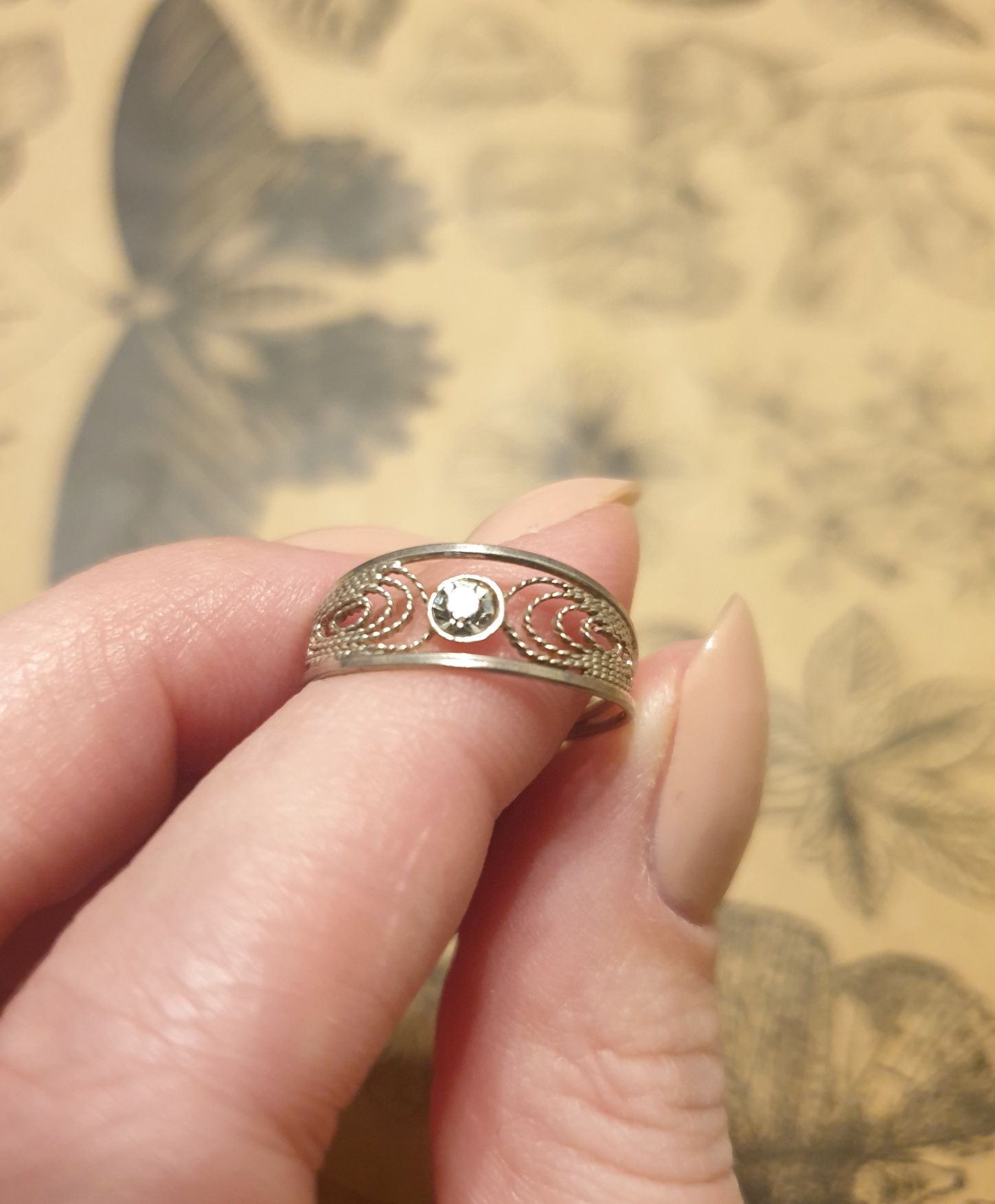 Srebrny pierścionek z cyrkonią filigran