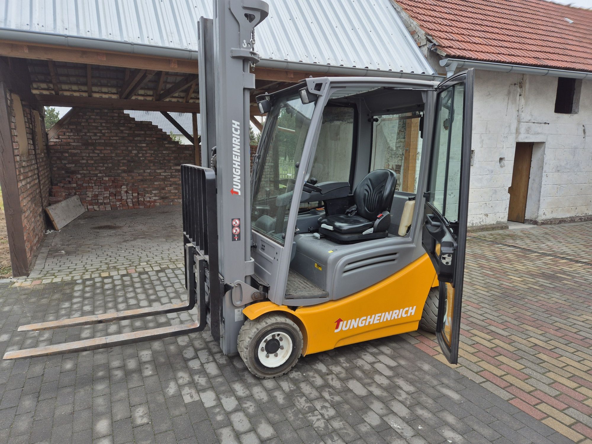 Wózek widłowy Jungheinrich EFG320 malo uzywany 2019r