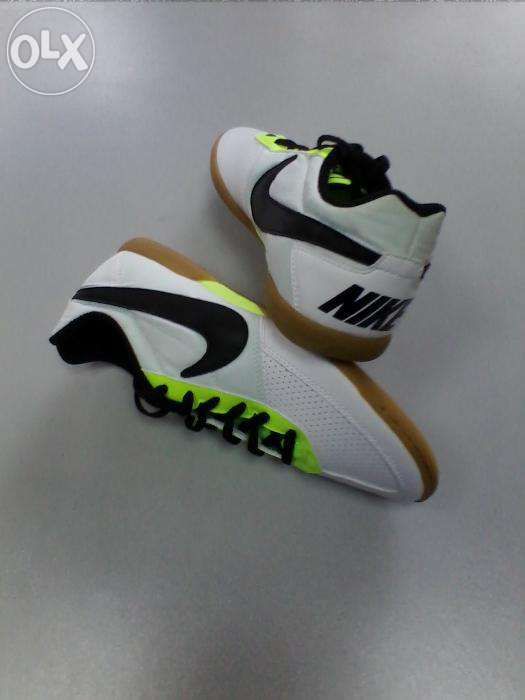 Nike futsal DAVINHO N.º 40 - novas e originais