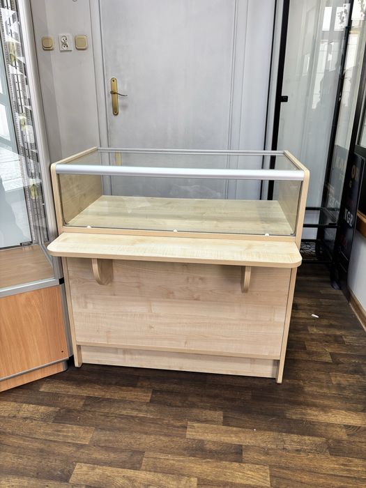 Lada sklepowa ze szkłem