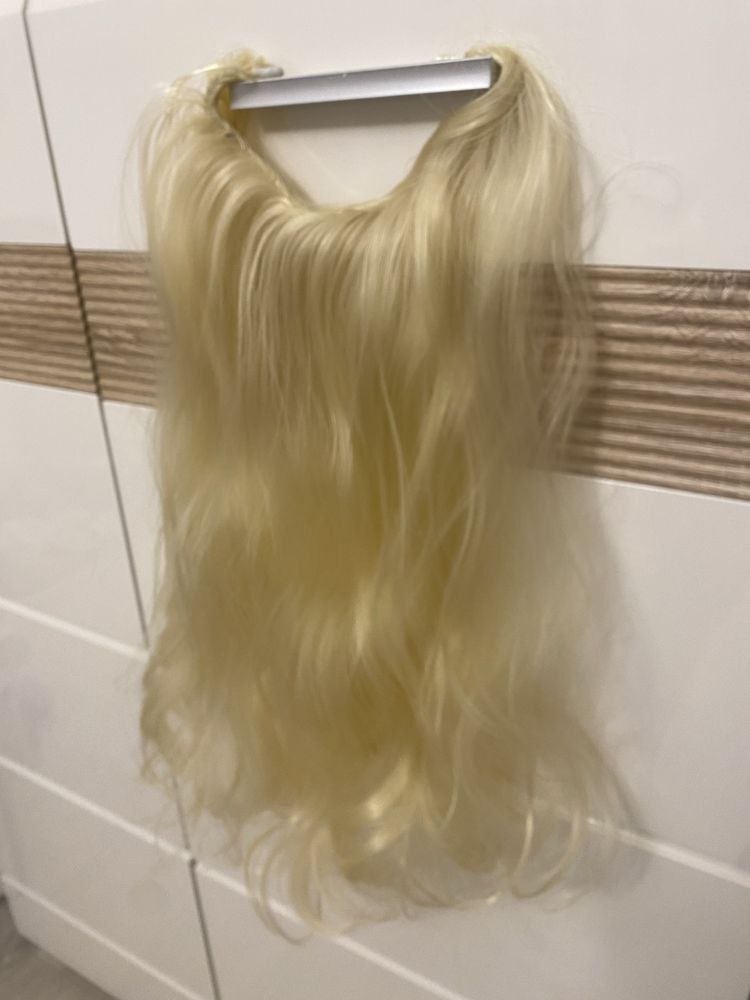 Kucyk doczepiany w kolorze złoty blond .
