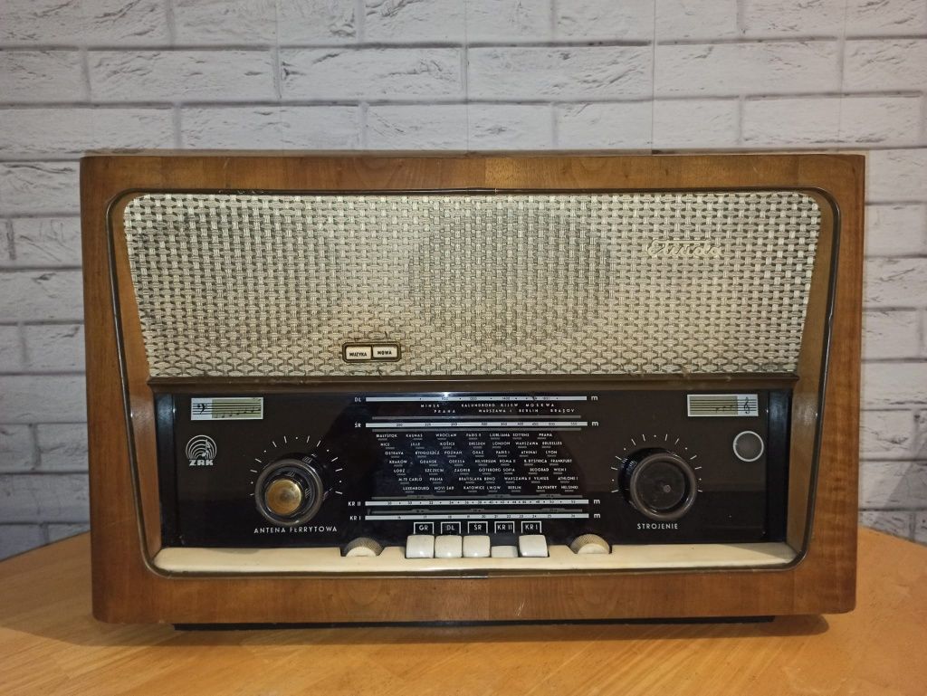 Radio Etiuda model 3281 sprawne, gra- stan- Bardzo dobry