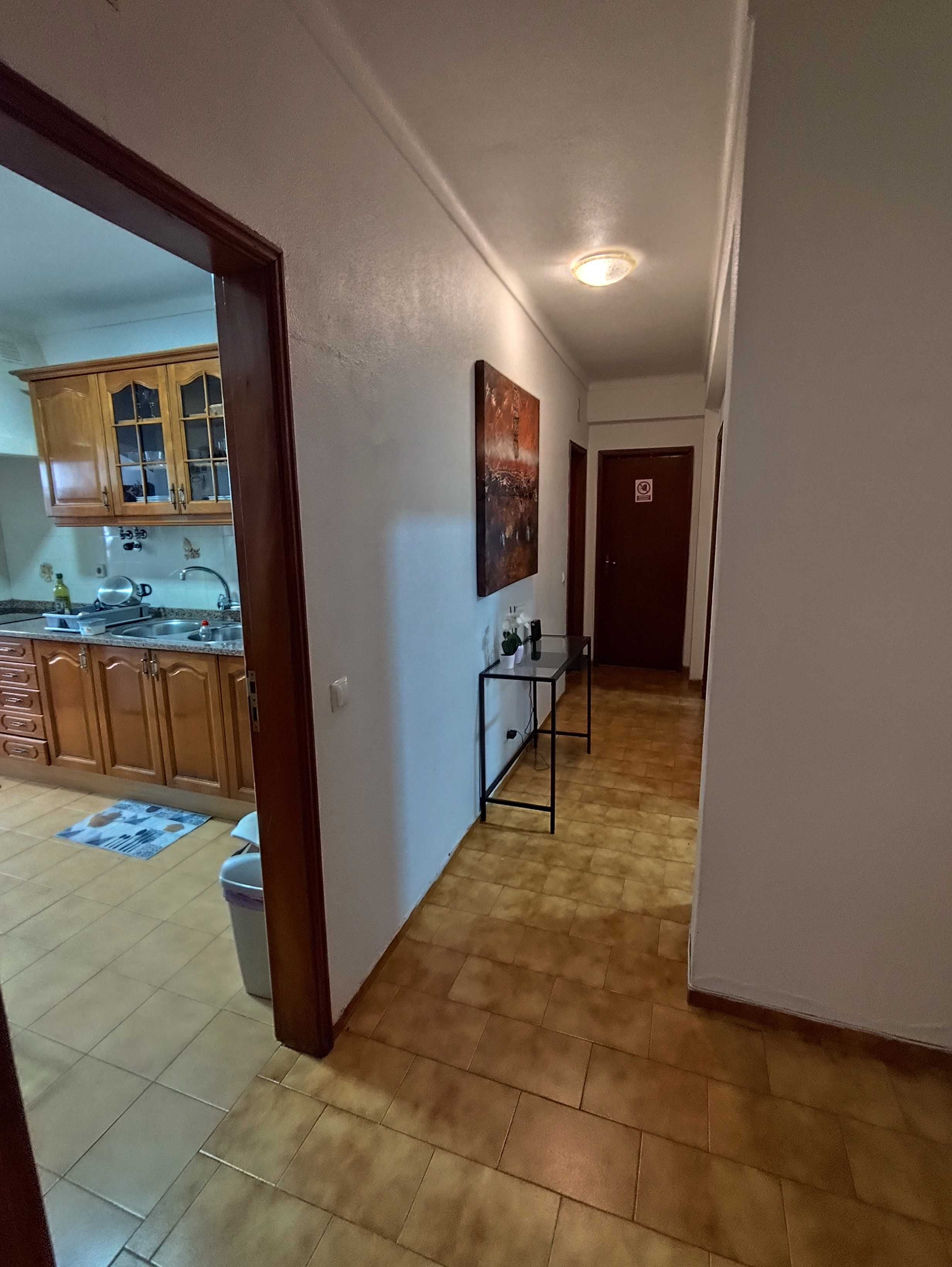 Quarto tipo suite, para arrendar