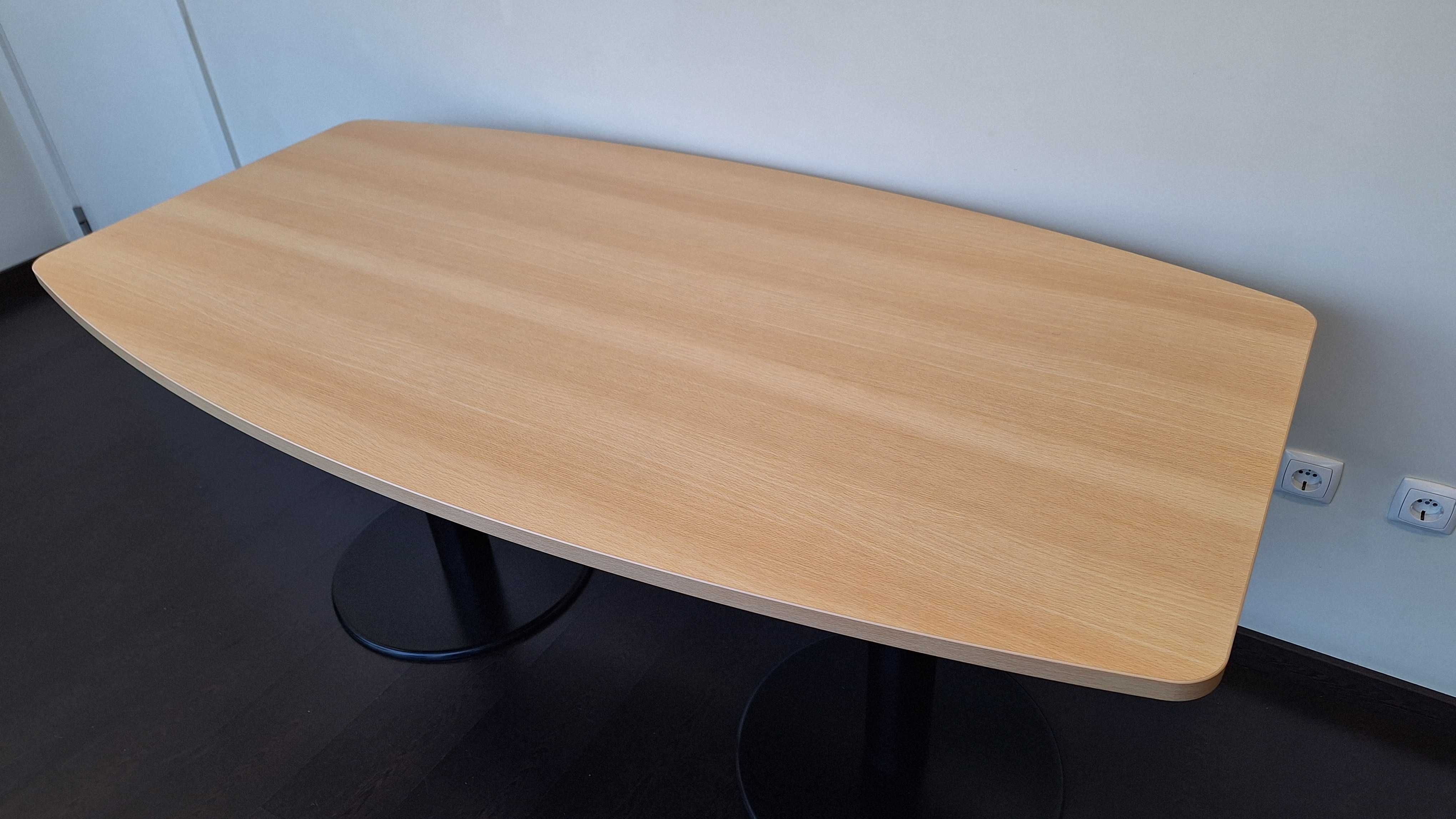 Mesa de escritório praticamente nova