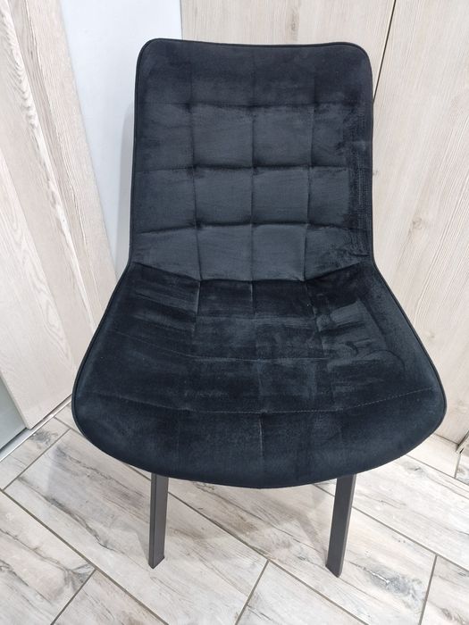 Krzesła szare i czarne  x4 tapicerowane do jadalni, kuchni, salonu