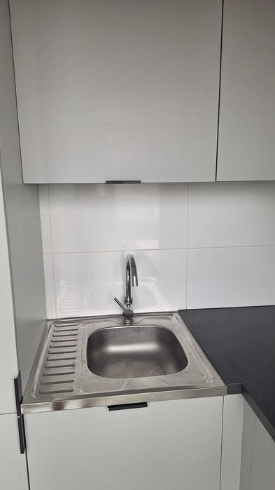 Sprzedam zabudowę kuchni narożnej 140x200 cm wraz z całym wyposażeniem